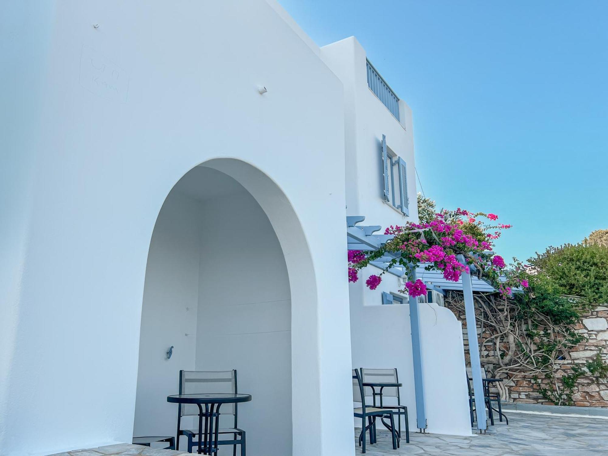 Yaleena Residences Drios Exterior photo