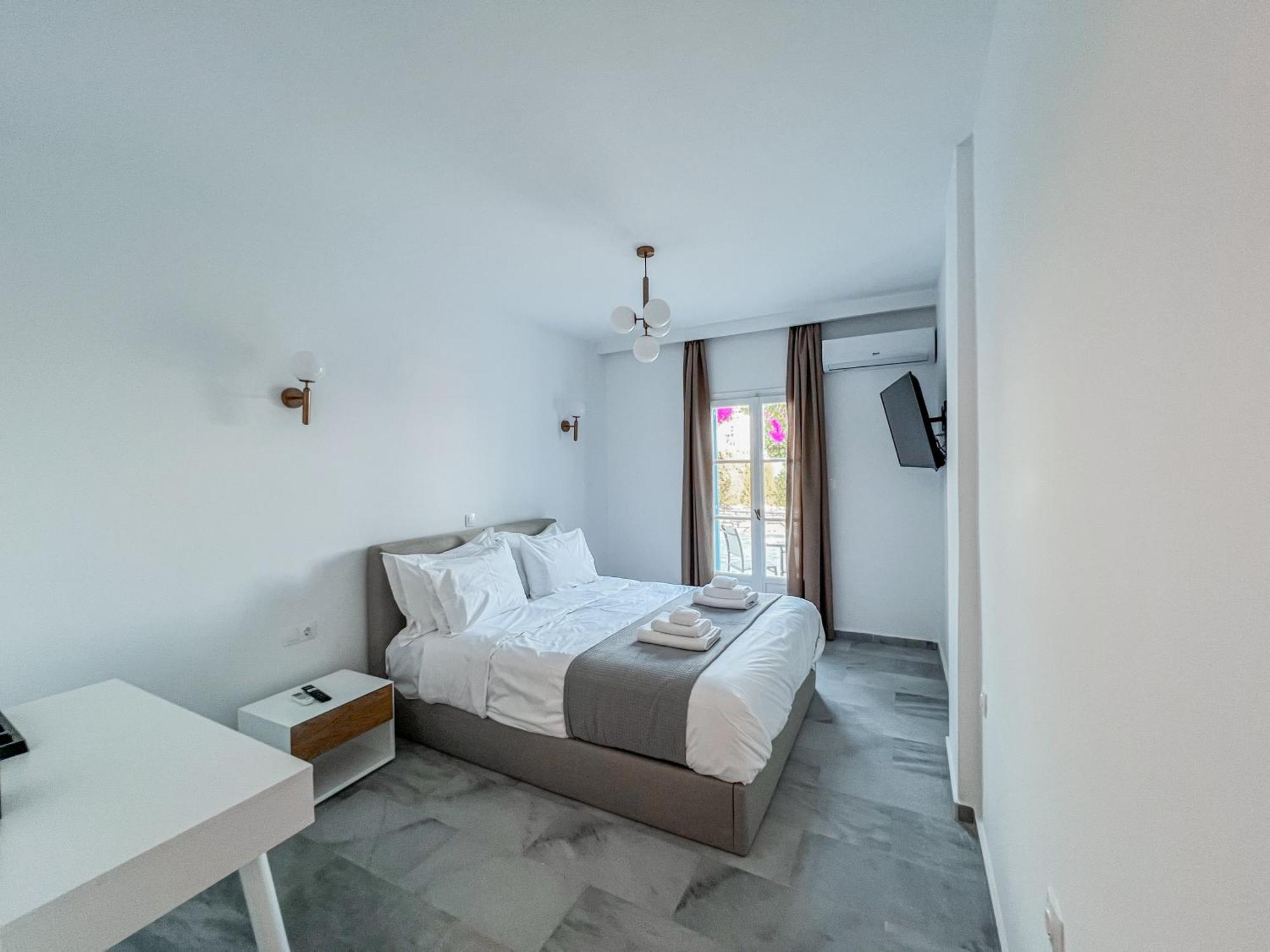 Yaleena Residences Drios Exterior photo