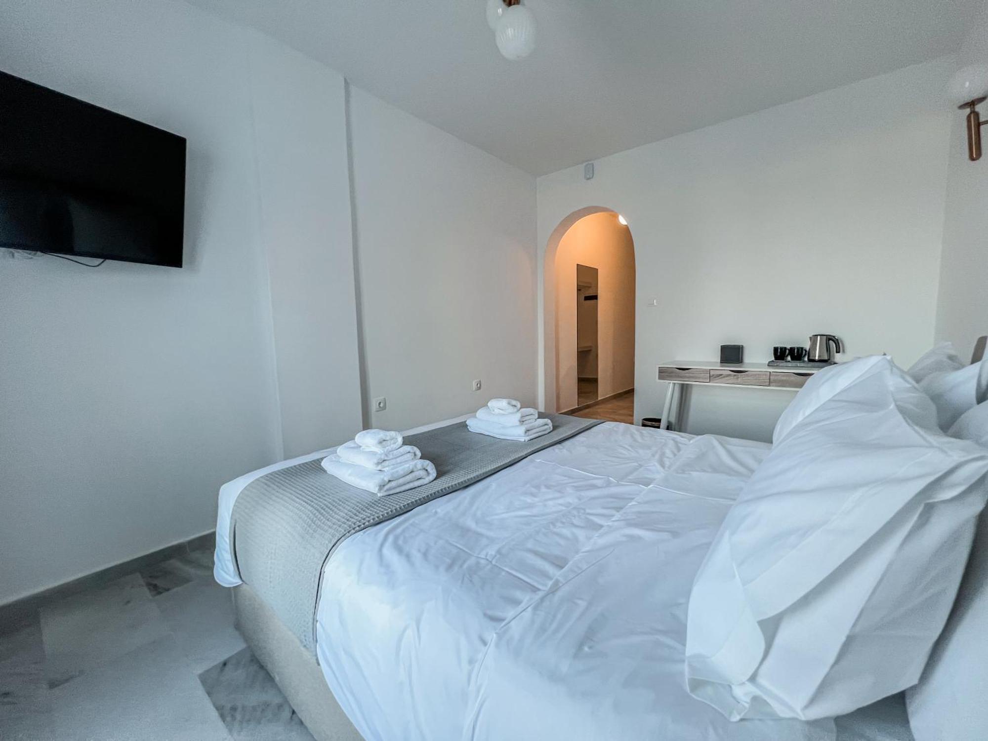 Yaleena Residences Drios Exterior photo