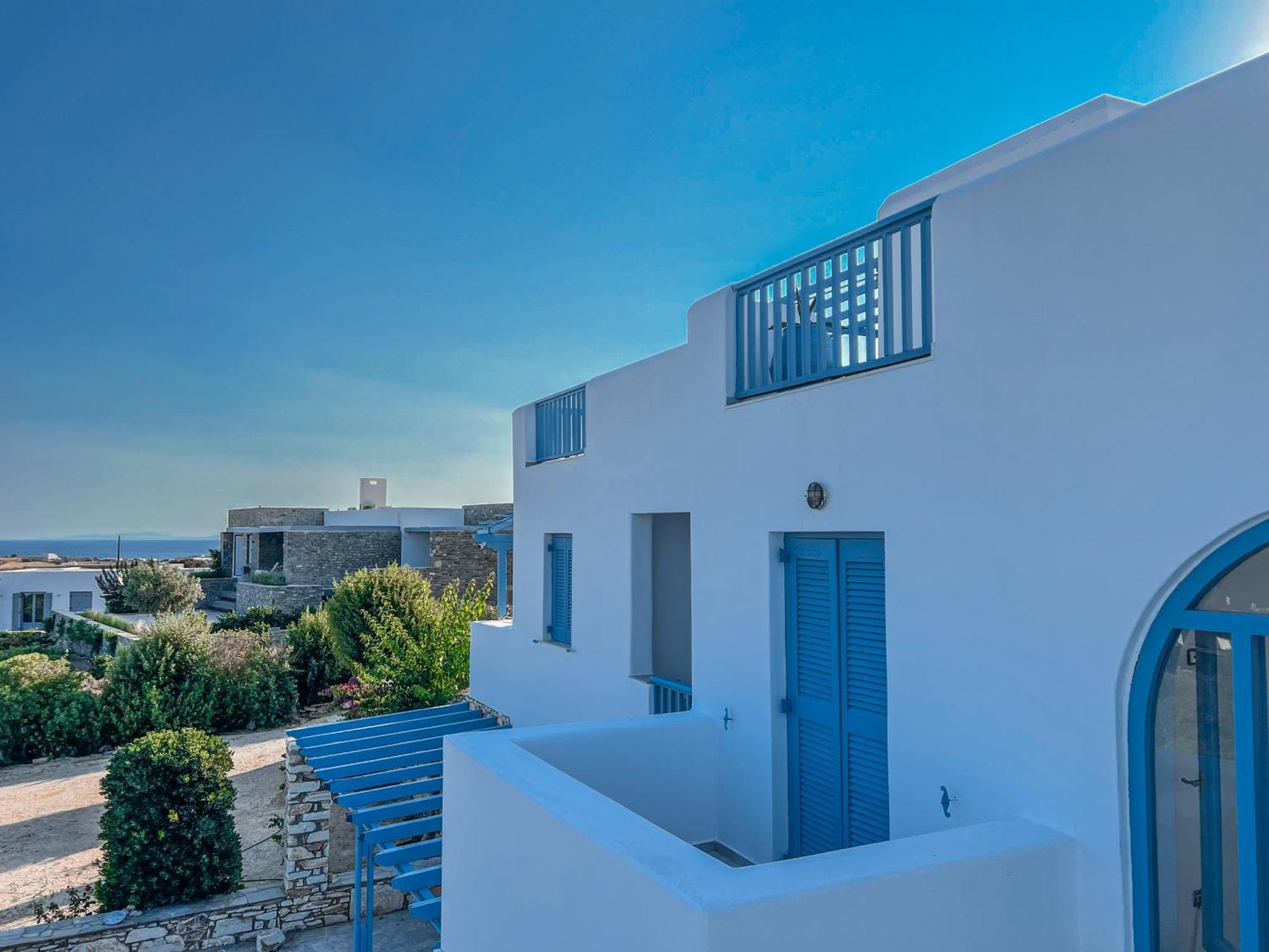 Yaleena Residences Drios Exterior photo